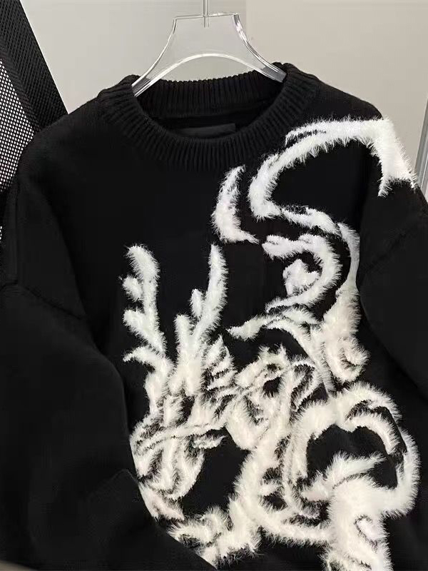 Men’s Dragon Jacquard Fuzzy Crew Neck Sweater