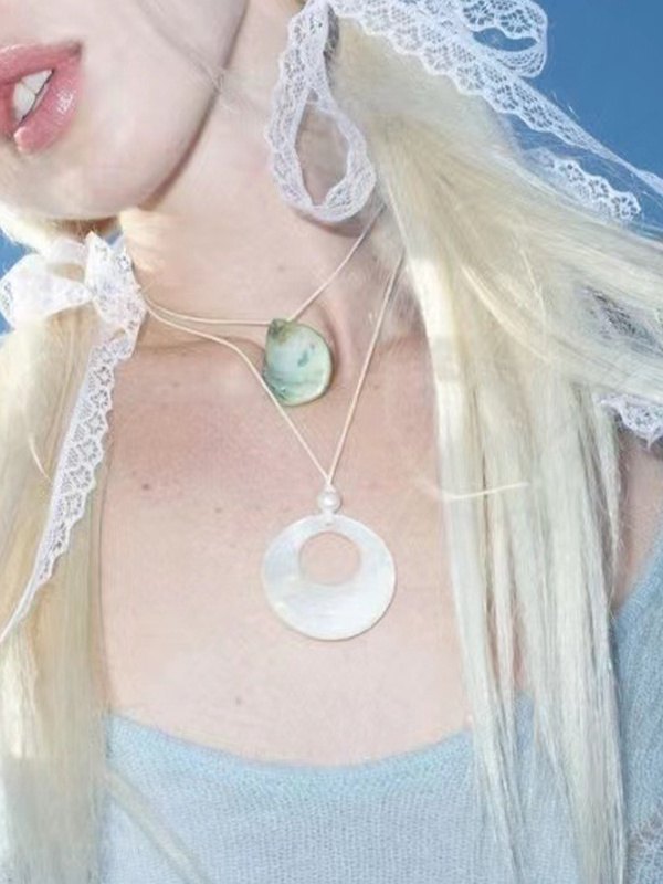 Vintage Shell Pendant Necklace