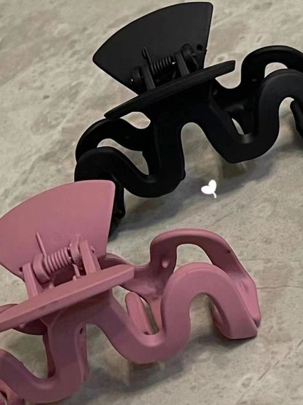 Cute Wavy Pattern Claw Clip